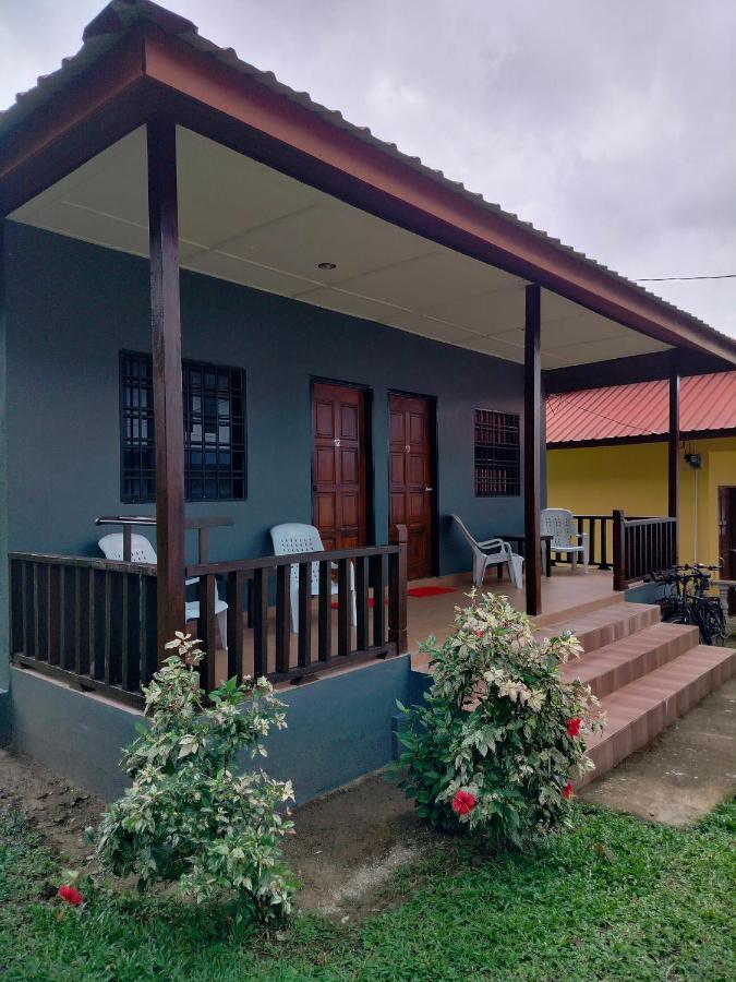 Restu Chalet Tioman Kampong Ayer Batang Bagian luar foto