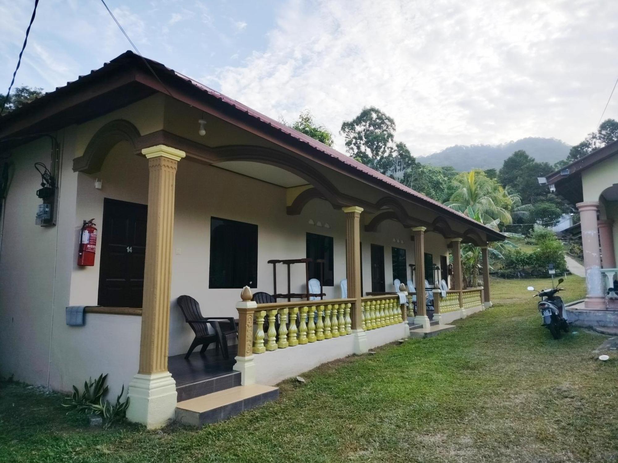 Restu Chalet Tioman Kampong Ayer Batang Bagian luar foto